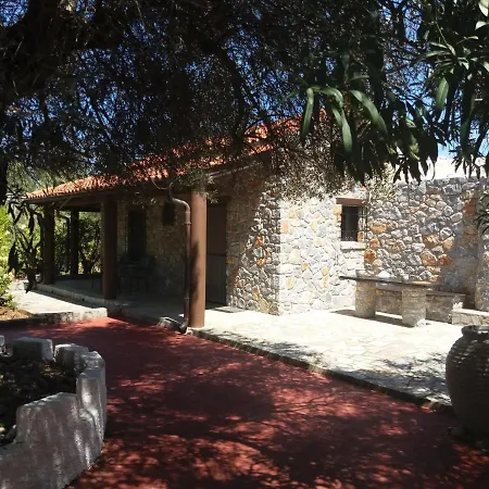 Stone House Among Trees Feriehus Galatás